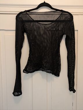 Black Fishnet Crop Top w/ Long Sleeves w/Thumbhole Detail- OS